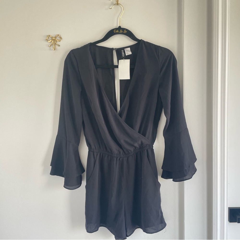 ❌DONATED❌ H&M Ruffle Bell Sleeve Romper NWT 4 XS